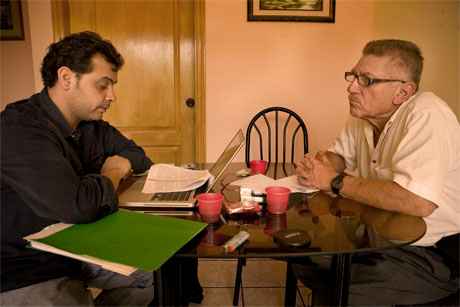 El Faro journalist Carlos Dada interviews Captain Álvaro Rafael Saravia, accused of involvement in the murder of Monsignor Óscar Romero. Photo for El Faro: Edu Ponces/Ruido Photo