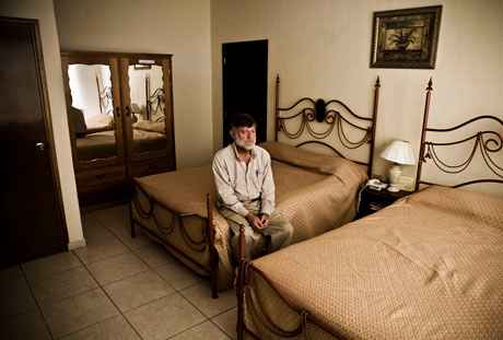 30 years after Romero's assassination, Captain Alvaro Rafael Saravia tells his version of the conspiracy for the assassination. He now lives completely isolated and abandoned by his friends and family. Photo for El Faro: Edu Ponces/Ruido Photo