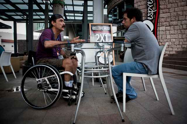 Si alguien puede llevar en El Salvador el título de "el rehabilitador", ese tiene que ser Óscar Vargas. Acumula décadas de trabajar con discapacitados.