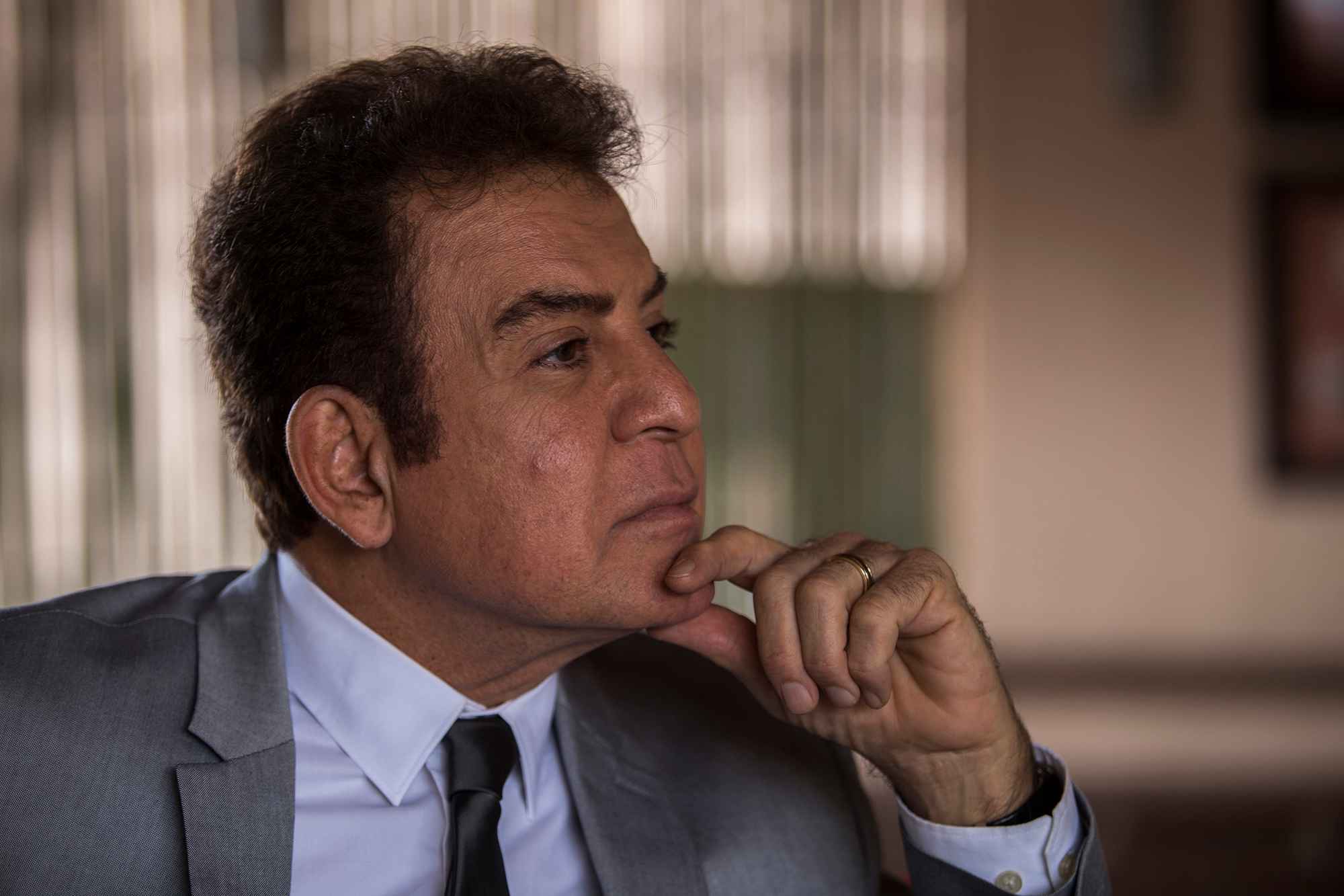 Nasralla duda sobre su futuro político. No sabe si debe dar un paso al frente o dejar que la resistencia a JOH la lideren Manuel Zelaya y los partidos Libre y Pinu. Foto de El Faro | Víctor Peña.