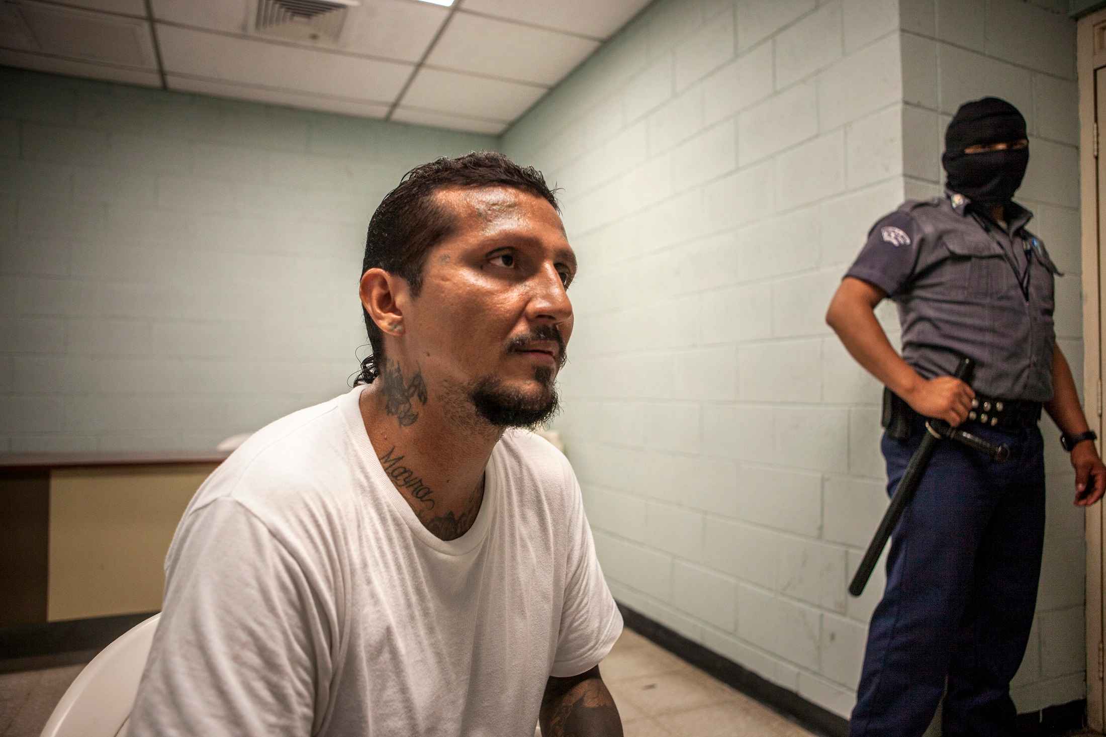 Gustavo Adolfo Morales, known as El Directo, in the Zacatecoluca Prison. Photo: Pau Coll for El Faro.