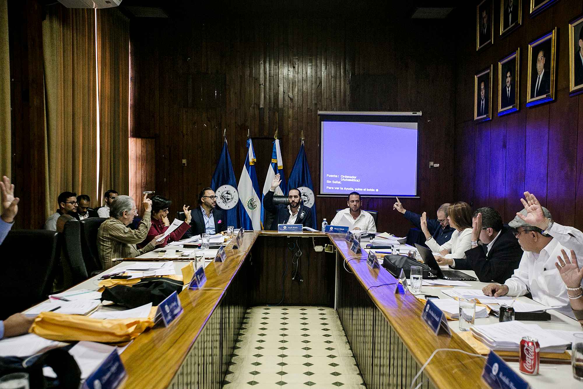 Reunión del Concejo Municipal de San Salvador, presidida por Nayib Bukele, alcalde municipal de San Salvador, el 16 de noviembre de 2016. Foto de El Faro: Fred Ramos.