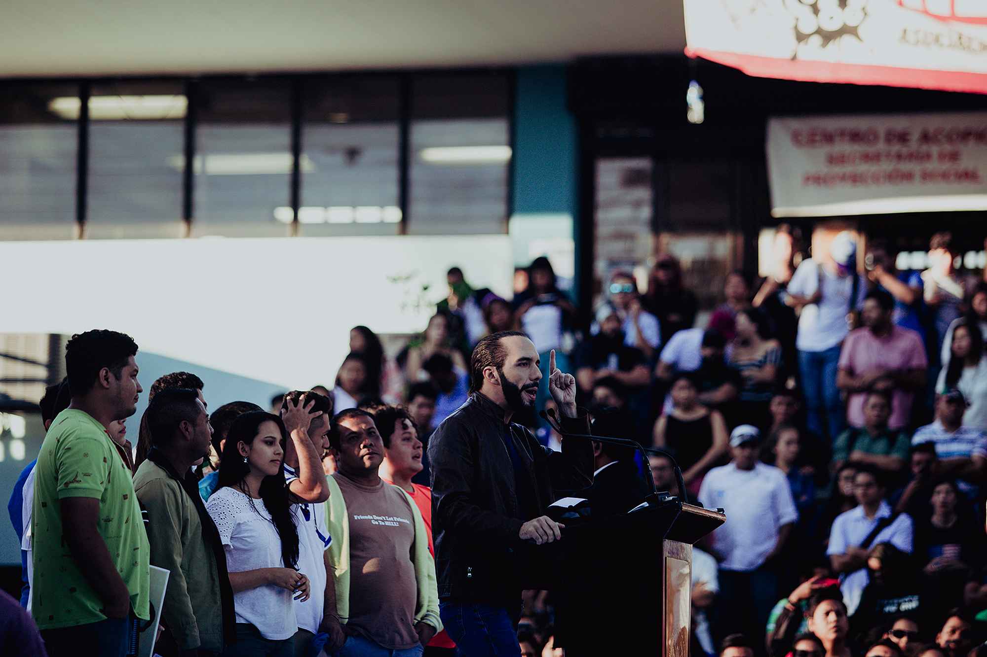 Nayib Bukele brinda un discurso de campaña electoral en la Universidad de El Salvador el 15 de noviembre del 2018. Foto de El Faro: Carlos Barrera