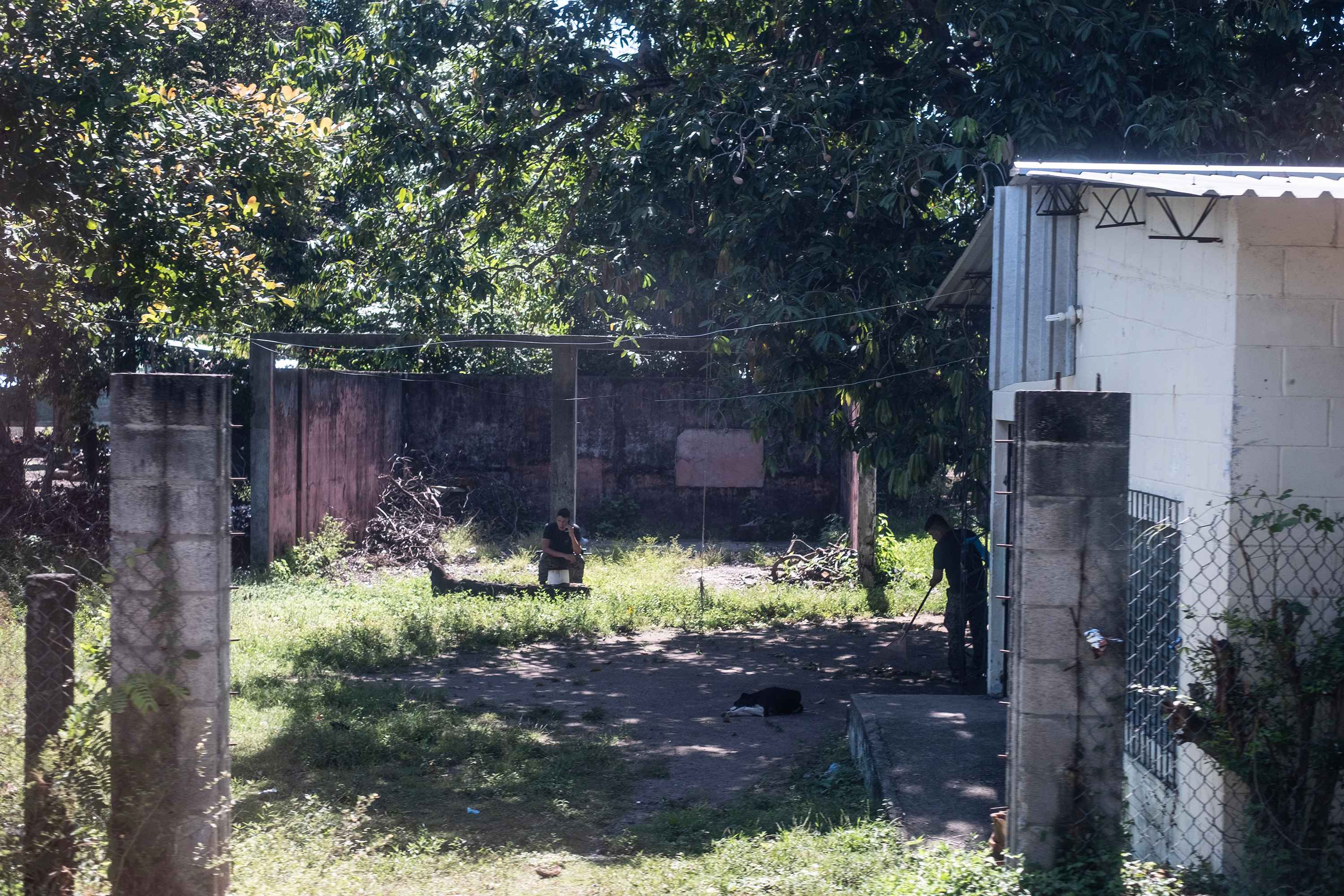 A Marine infantry outpost in San Juan del Gozo, Bajo Lempa. Victim testimonies have identified this military base, about an eight-minute drive from the community of Amando López, as the site of the alleged torture. Photo: Carlos Barrera/El Faro