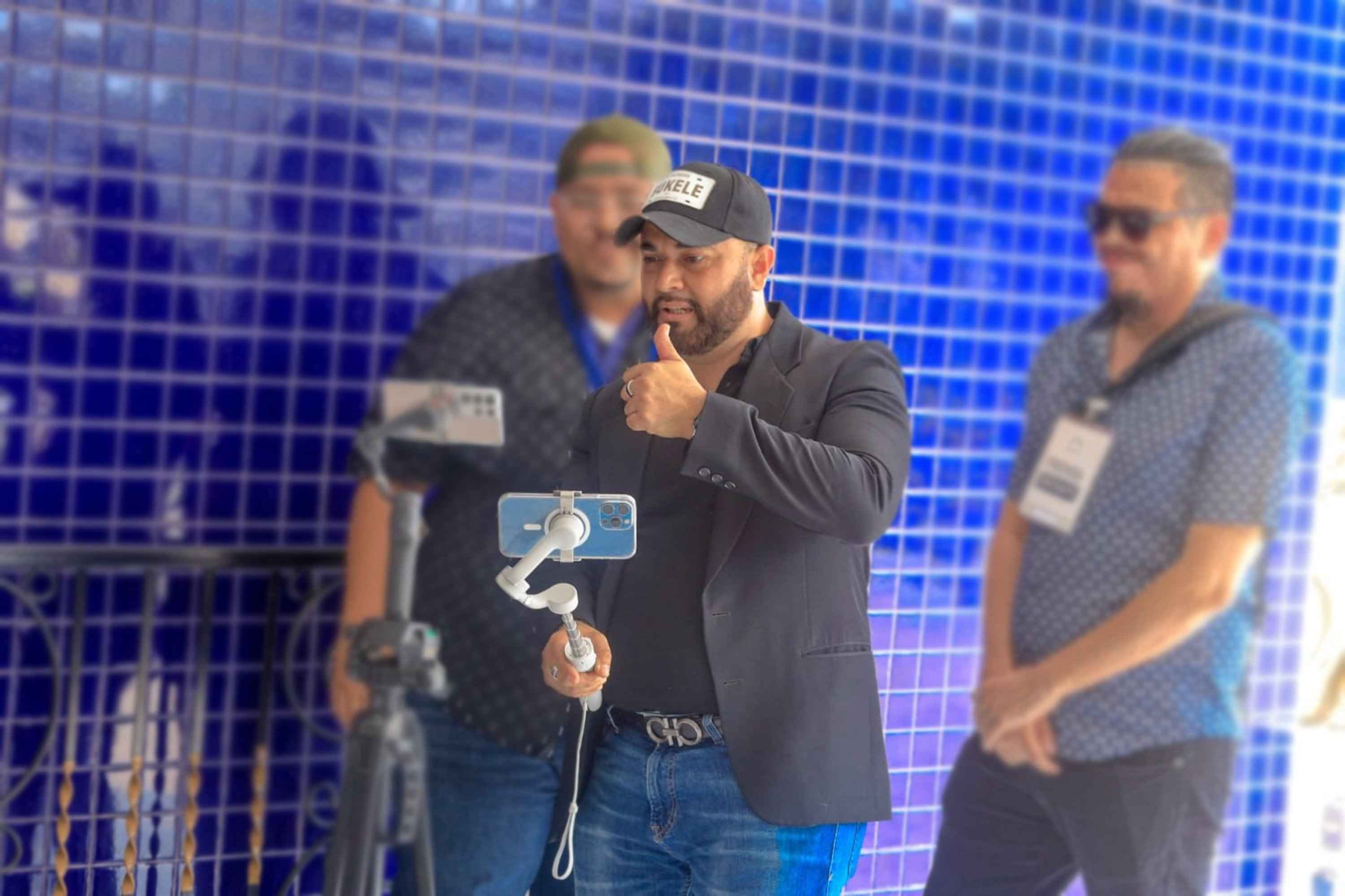 A YouTuber with a Bukele cap records on April 18, during the first session that the Legislative Assembly welcomed Internet content creators. The President of the Assembly said "the right to inform doesn't belong to media companies". Photo: Legislative Assembly Twitter