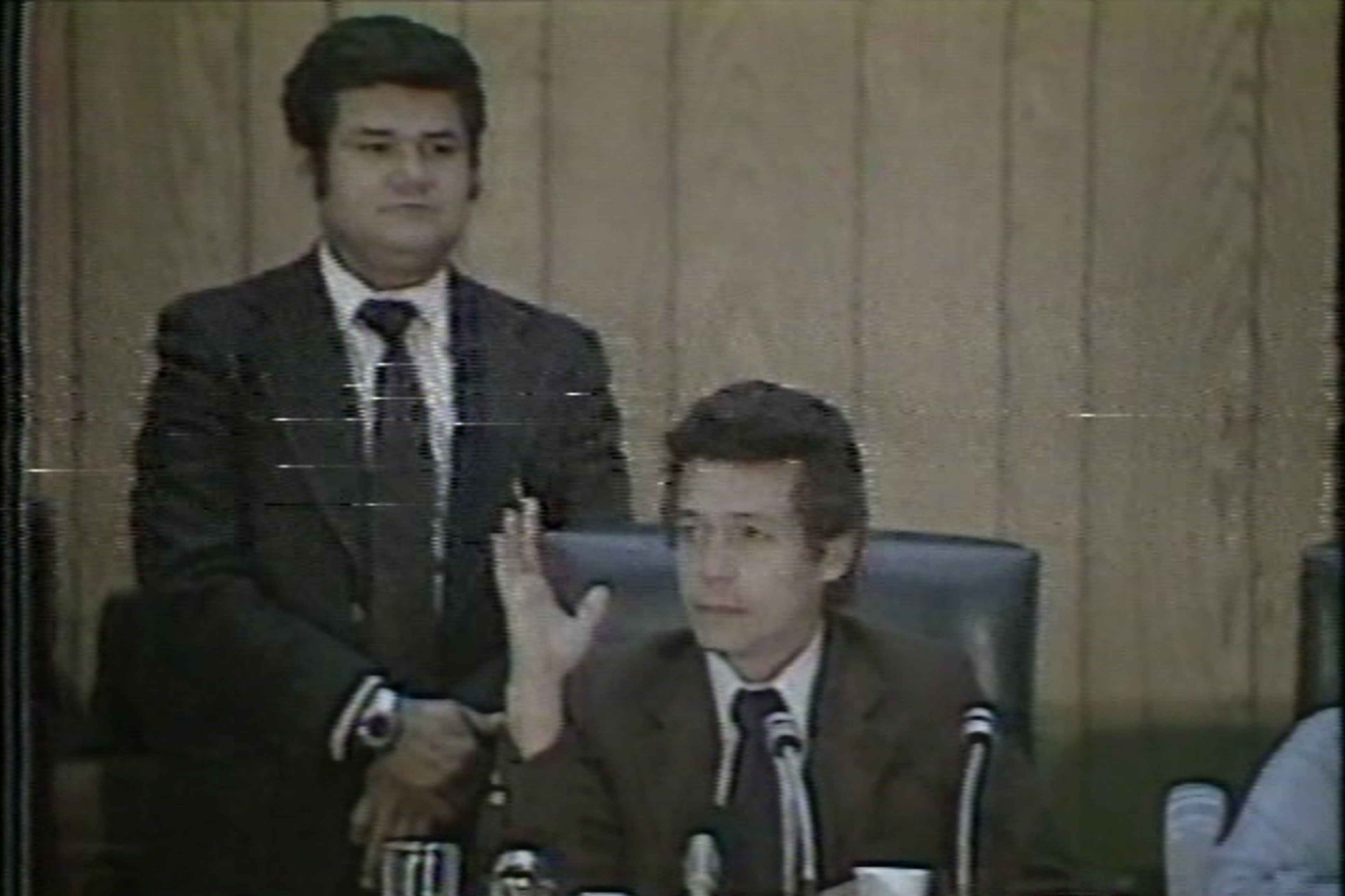 Roberto d'Aubuisson presides over a plenary session of the 1983 Constituent Assembly, which debated the approval of El Salvador’s Political Constitution in the Legislative Assembly’s Blue Room. Photo from El Faro Archive.