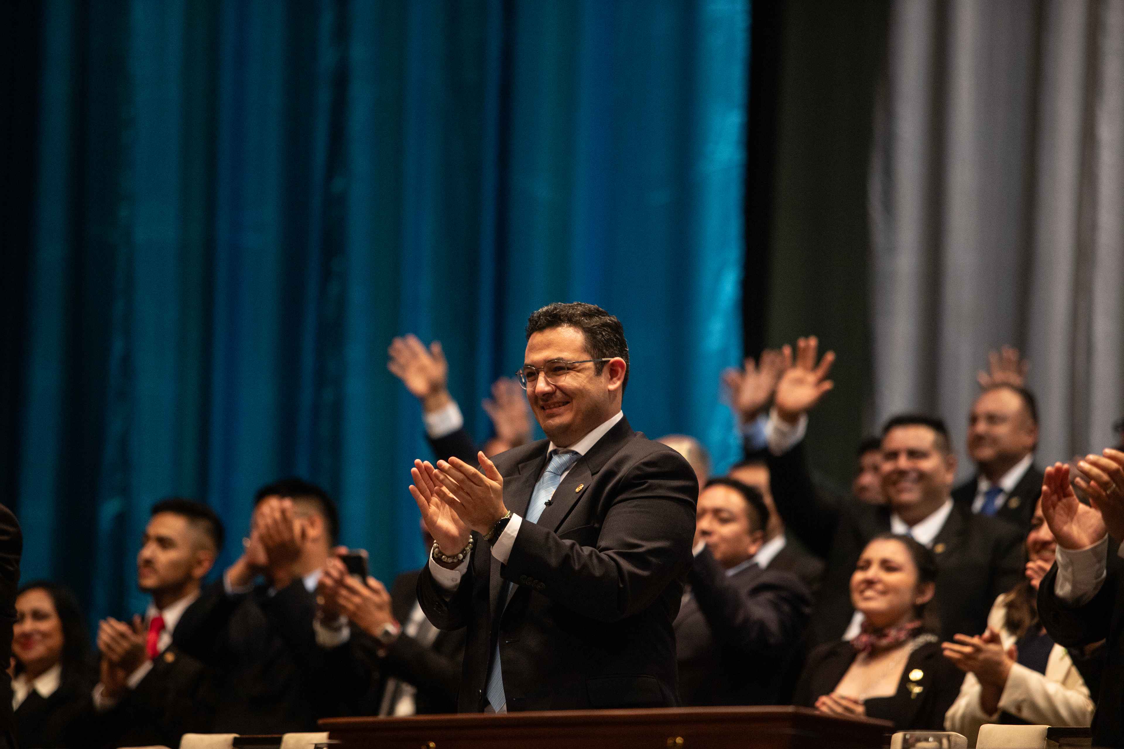 El diputado del Movimiento Semilla Samuel Pérez fue nombrado presidente del Congreso de Guatemala hasta 2025. La Fundación contra el Terrorismo ha pedido a la Corte de Constitucionalidad que invalide el nombramiento porque ocurrió cuando Semilla había sido suspendida y Pérez era diputado independiente. Foto de El Faro: Carlos Barrera