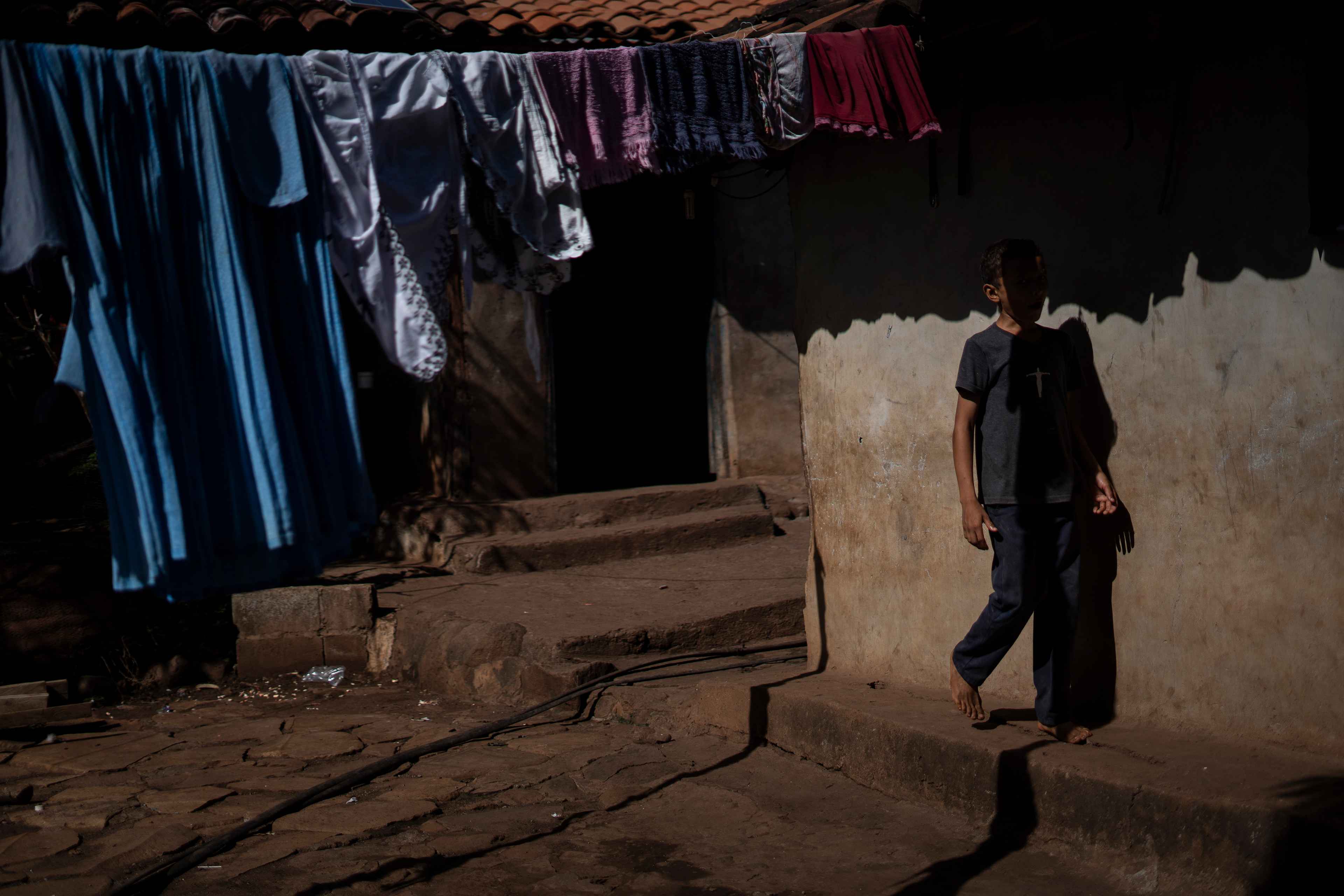 La Hacienda es un caserío donde habitan unas 150 personas. No hay acceso a energía eléctrica. Es uno de los asentamientos sobre las faldas del volcán Conchagua y uno de los más alejados del municipio. Foto de El Faro: Víctor Peña.