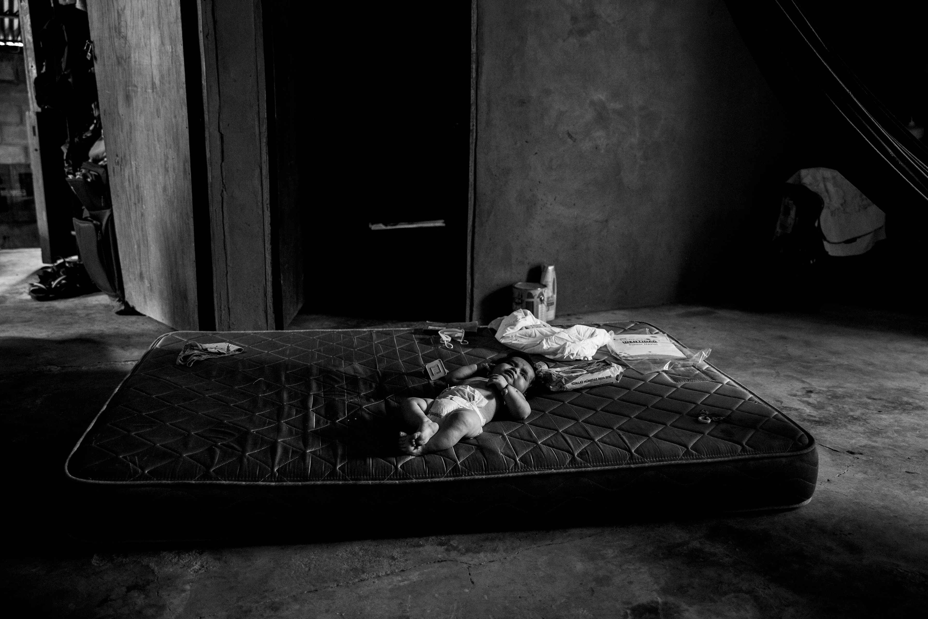 Andrés nació mientras su madre estaba detenida en el penal de Izalco, Sonsonate, allí pasó los primeros cinco meses de vida. Andrés salió de la prisión de Izalco el 29 de mayo de 2023 con la espalda llena de granos. La enfermedad que padeció se llama escabiosis, también conocida como sarna humana, causada por la humedad y la suciedad.