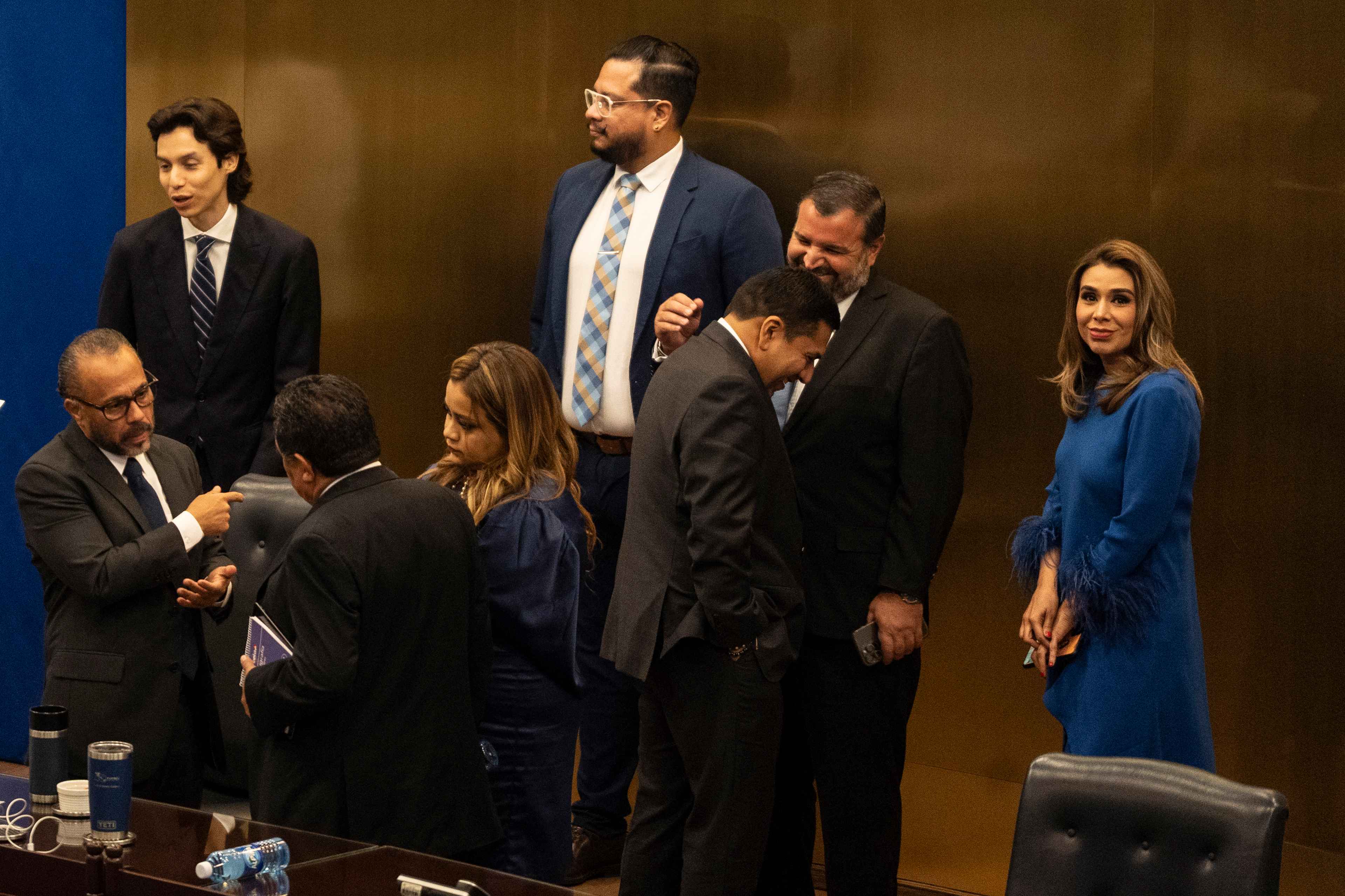 El Salvador: Dividida, pobre y con miedo a Bukele, la oposición replantea sus ideologías 8 Oposición 10