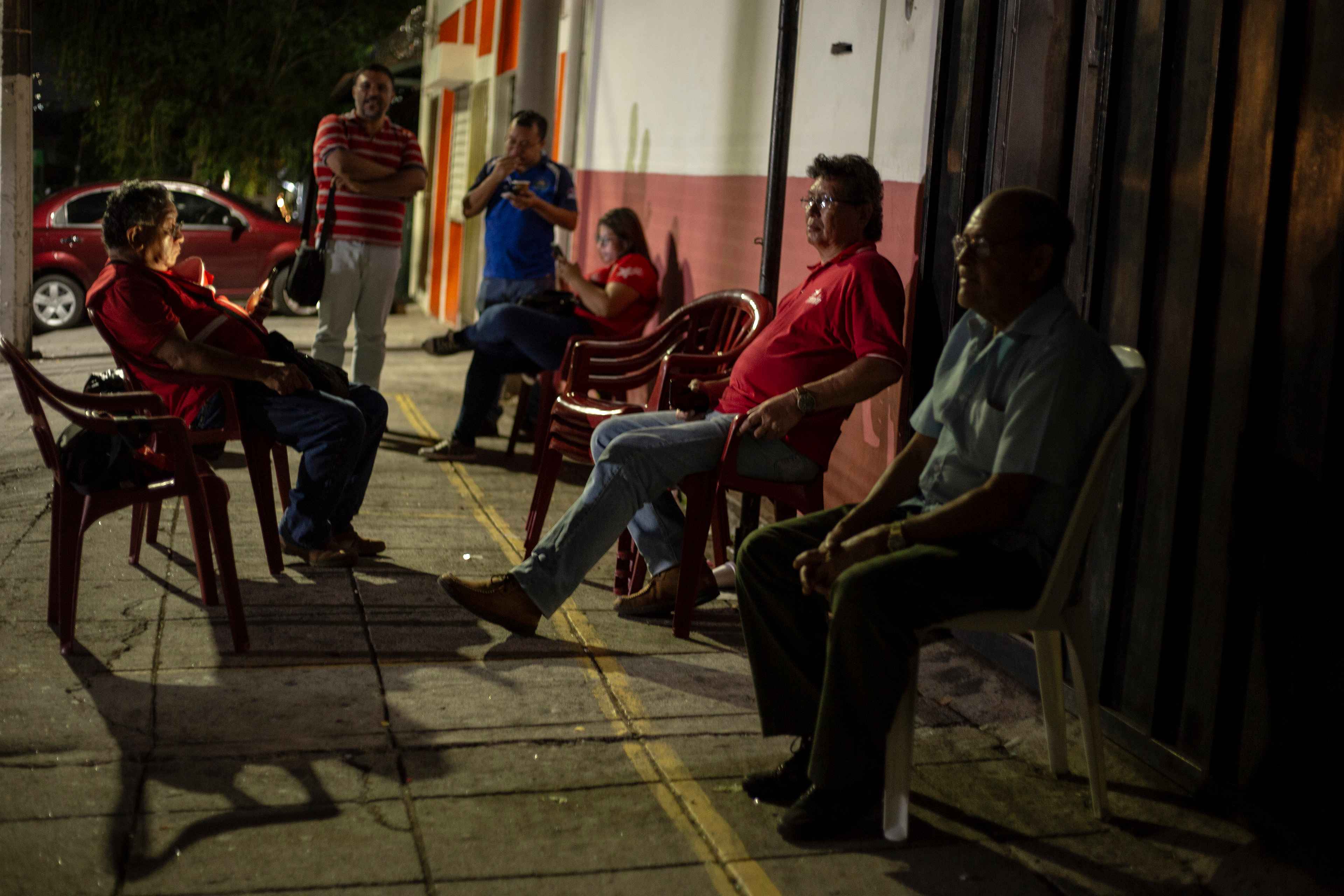 El Salvador: Dividida, pobre y con miedo a Bukele, la oposición replantea sus ideologías 9 Oposición 11