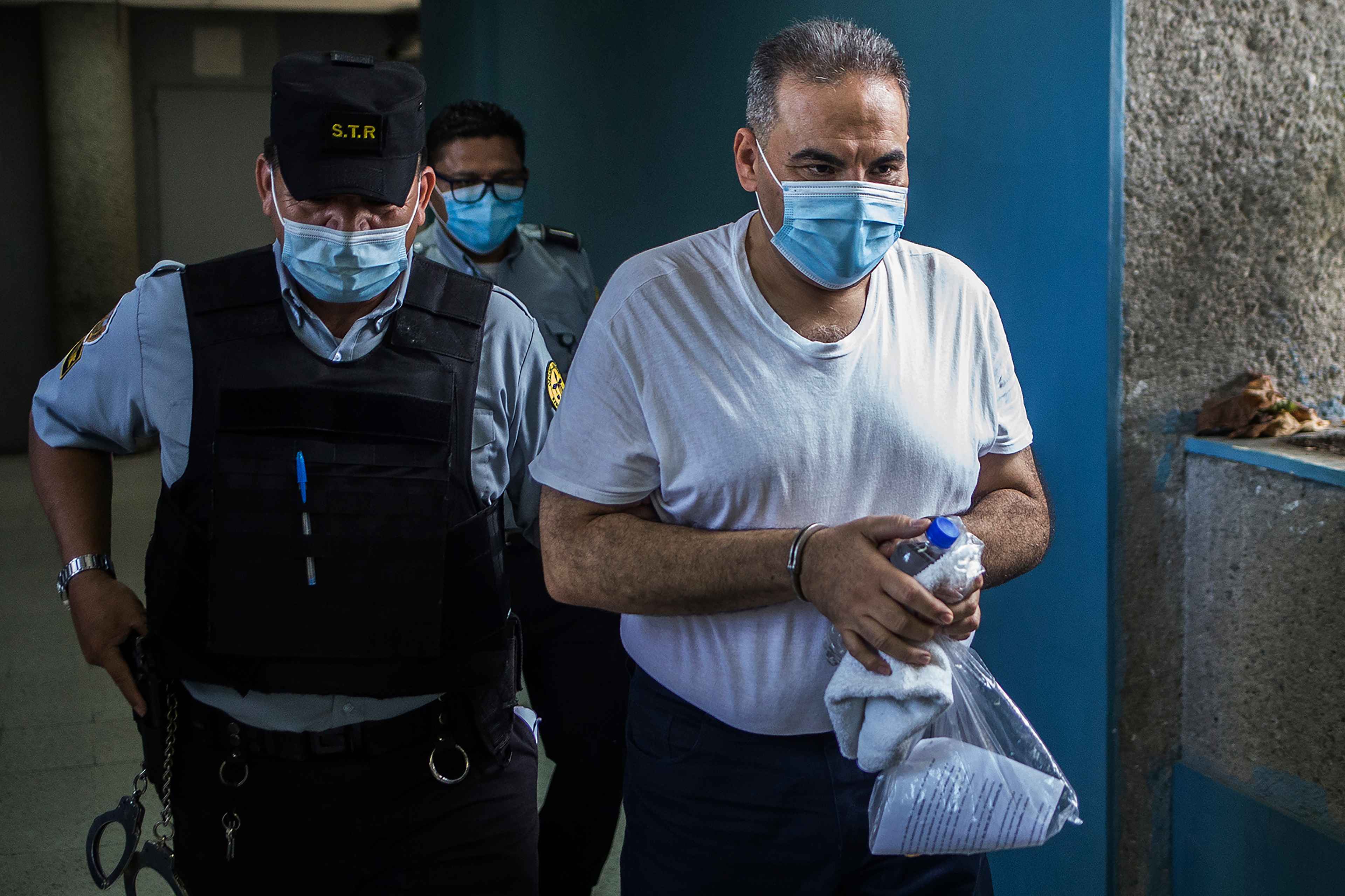 El Salvador: Dividida, pobre y con miedo a Bukele, la oposición replantea sus ideologías 12 Oposición 14
